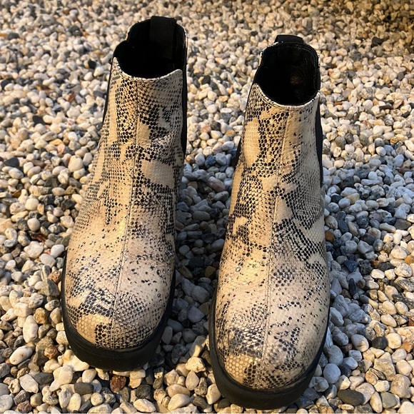 White snakeskin pattern platform boots - Picture 4 of 6